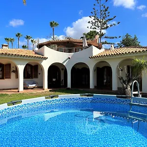 https://villa-finca-ingala.adeje-hotels.com